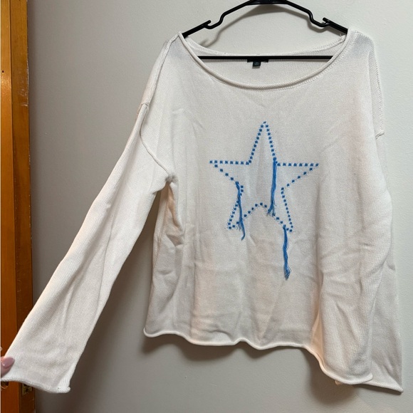 Wild Fable Cream Sweatshirt with Blue Star Design - Picture 2 of 4